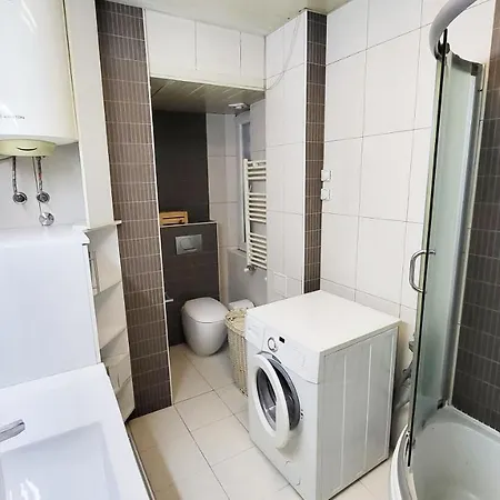 Center Apartment *