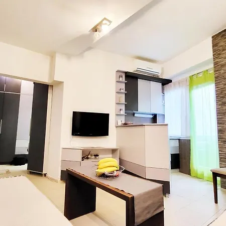 Center Apartment *